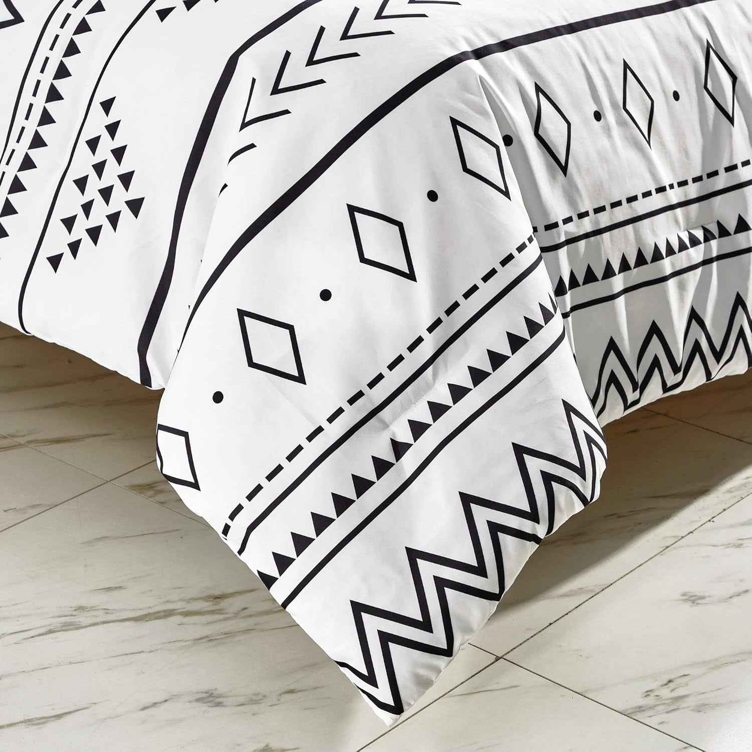Aztec Comforter Sets - Luxury Microfiber Bedding Sets for Queen and King Size Beds - Boho Black and White Patterns - 6 Piece Set (Queen) - Yenka Supply